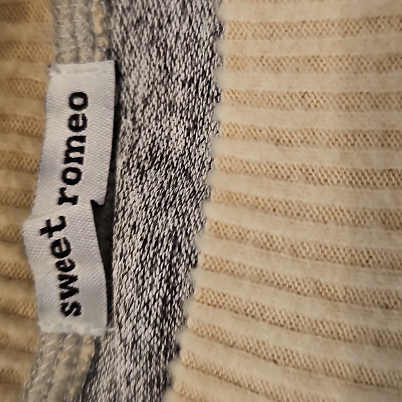 NWT Sweet Romeo Colorblock Crew Neck Pullover Sweater Large - Picture 15 of 15